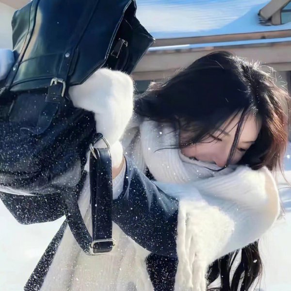 看她轻轻的飞起